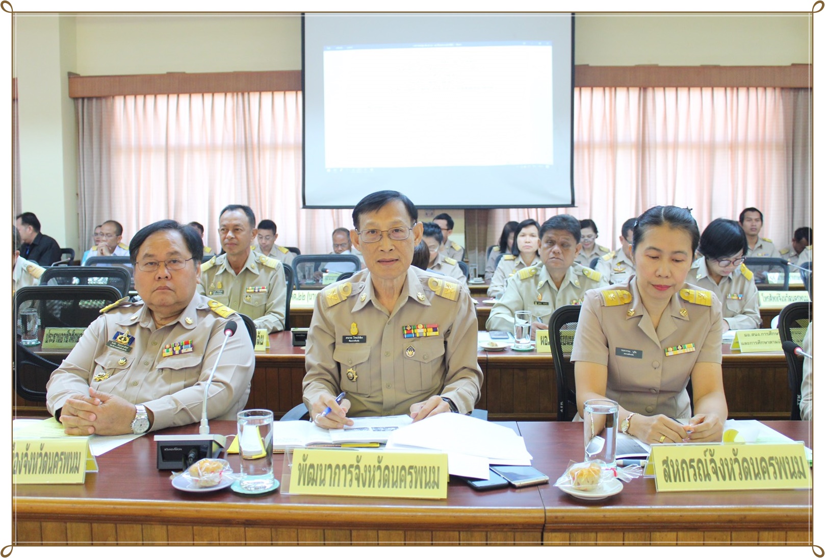 ประชุมประจำเดือนคณะกรมการจังหวัด/หัวหน้าส่วนราชการ/หัวหน้าหน่วยงาน/นายอำเภอทุกอำเภอ จังหวัดนครนพม ครั้งที่ 10/2562