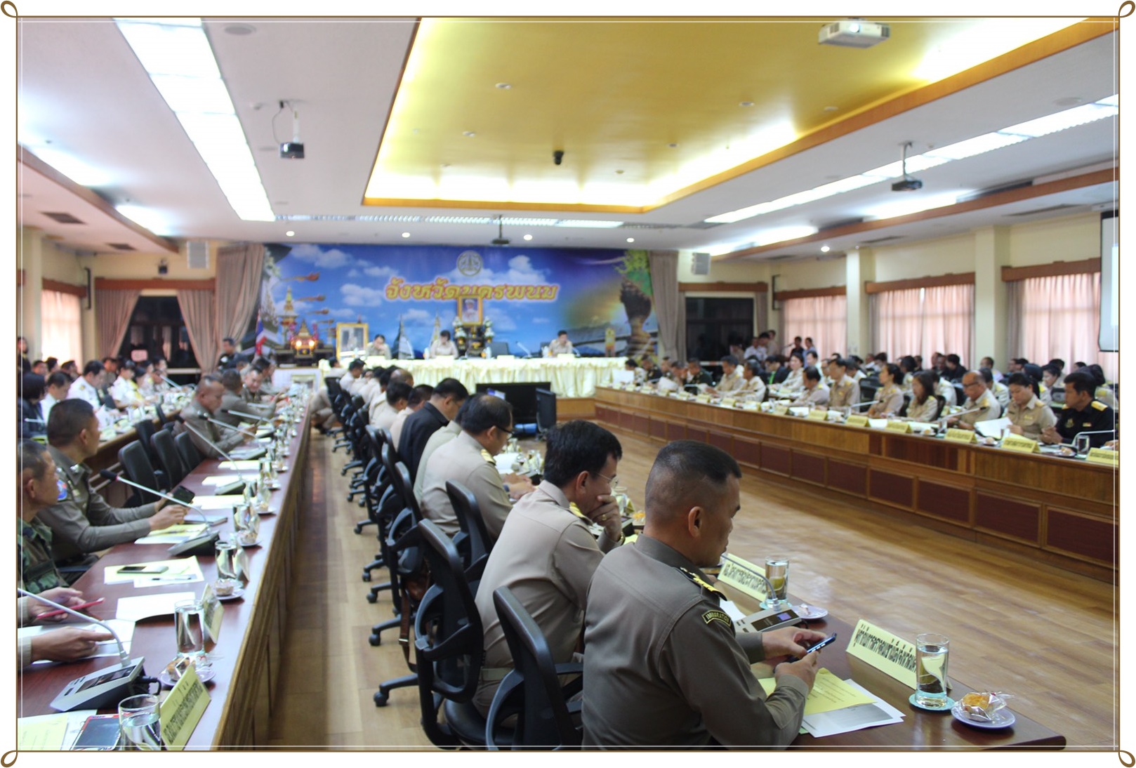 ประชุมประจำเดือนคณะกรมการจังหวัด/หัวหน้าส่วนราชการ/หัวหน้าหน่วยงาน/นายอำเภอทุกอำเภอ จังหวัดนครนพม ครั้งที่ 10/2562