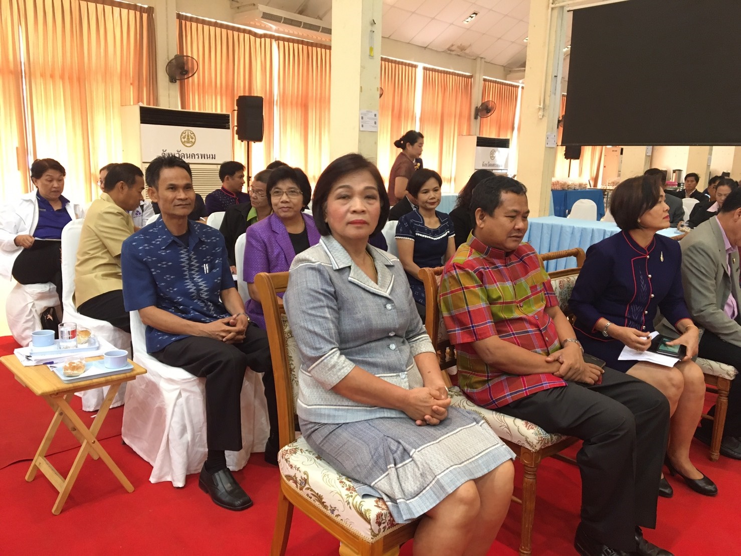 ?พช.นครพนม ร่วมประชุมชี้แจง โรงเรียนและครูแนะแนวตามโครงการเพิ่มทักษะด้านอาชีพแก่นักเรียนยากจนที่ไม่ได้เรียนต่อหลังจากจบการศึกษาภาคบังคับ