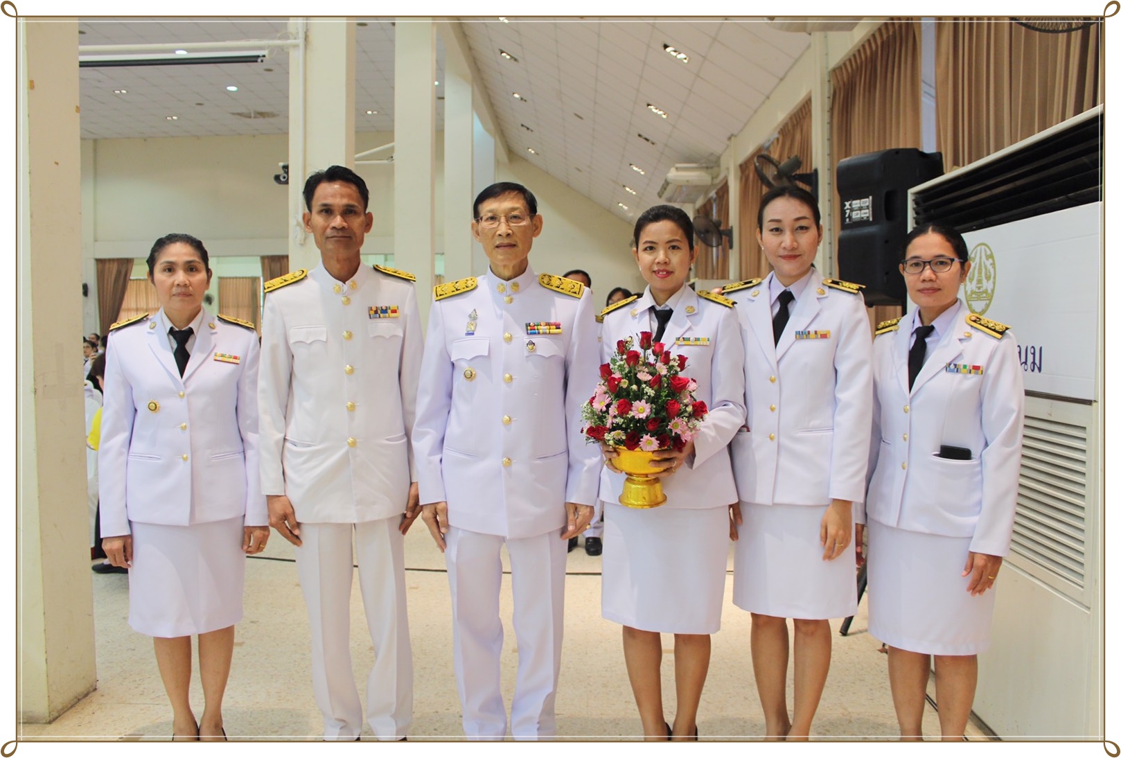 พช.นครพนม ร่วมพิธีวางพานพุ่มดอกไม้สดเนื่องในวันพระบิดาแห่งฝนหลวง ประจำปี 2562