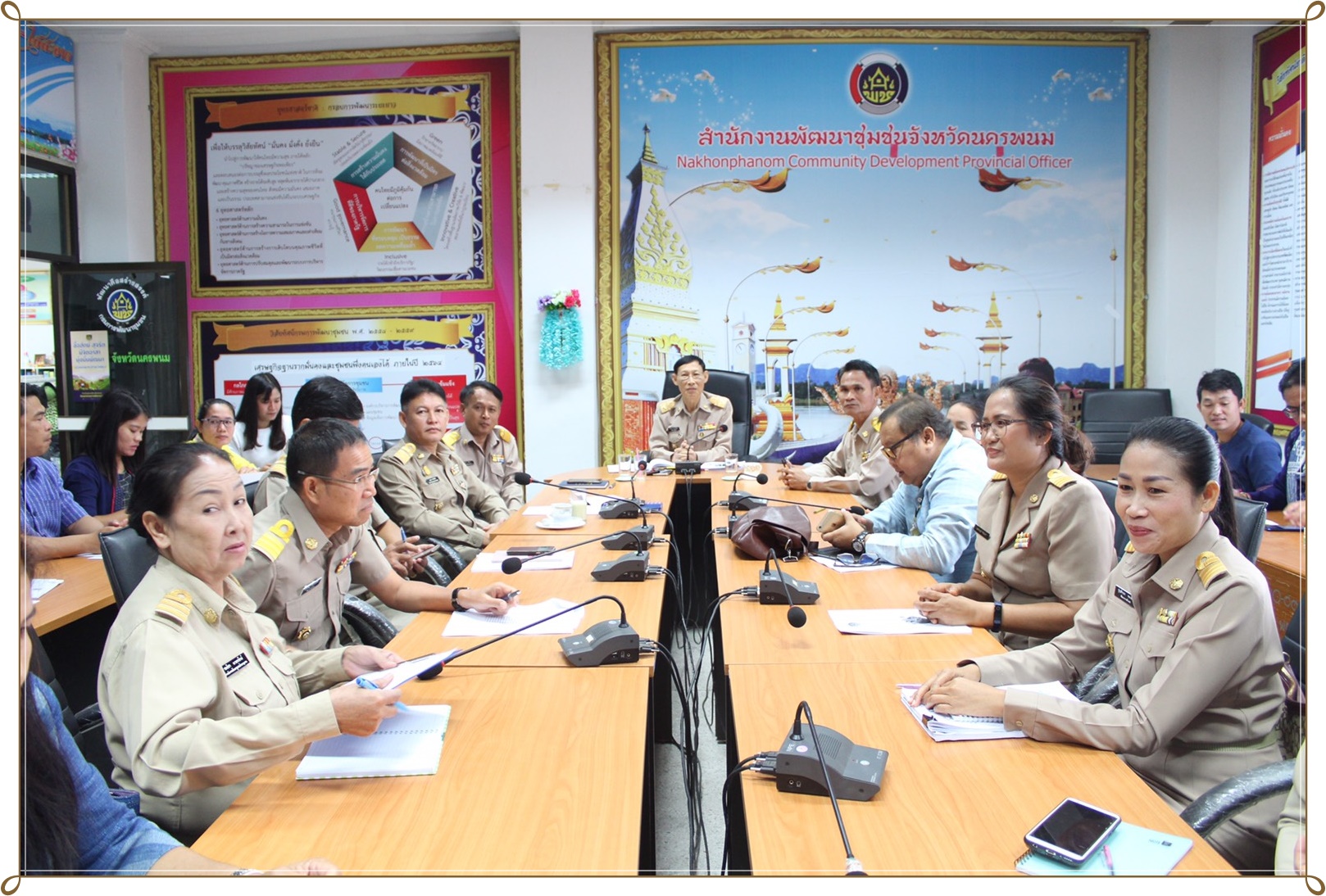 (18-11-62) พช.นครพนม ร่วมประชุม Morning Brief กรมการพัฒนาชุมชน ผ่านระบบ TV พช.