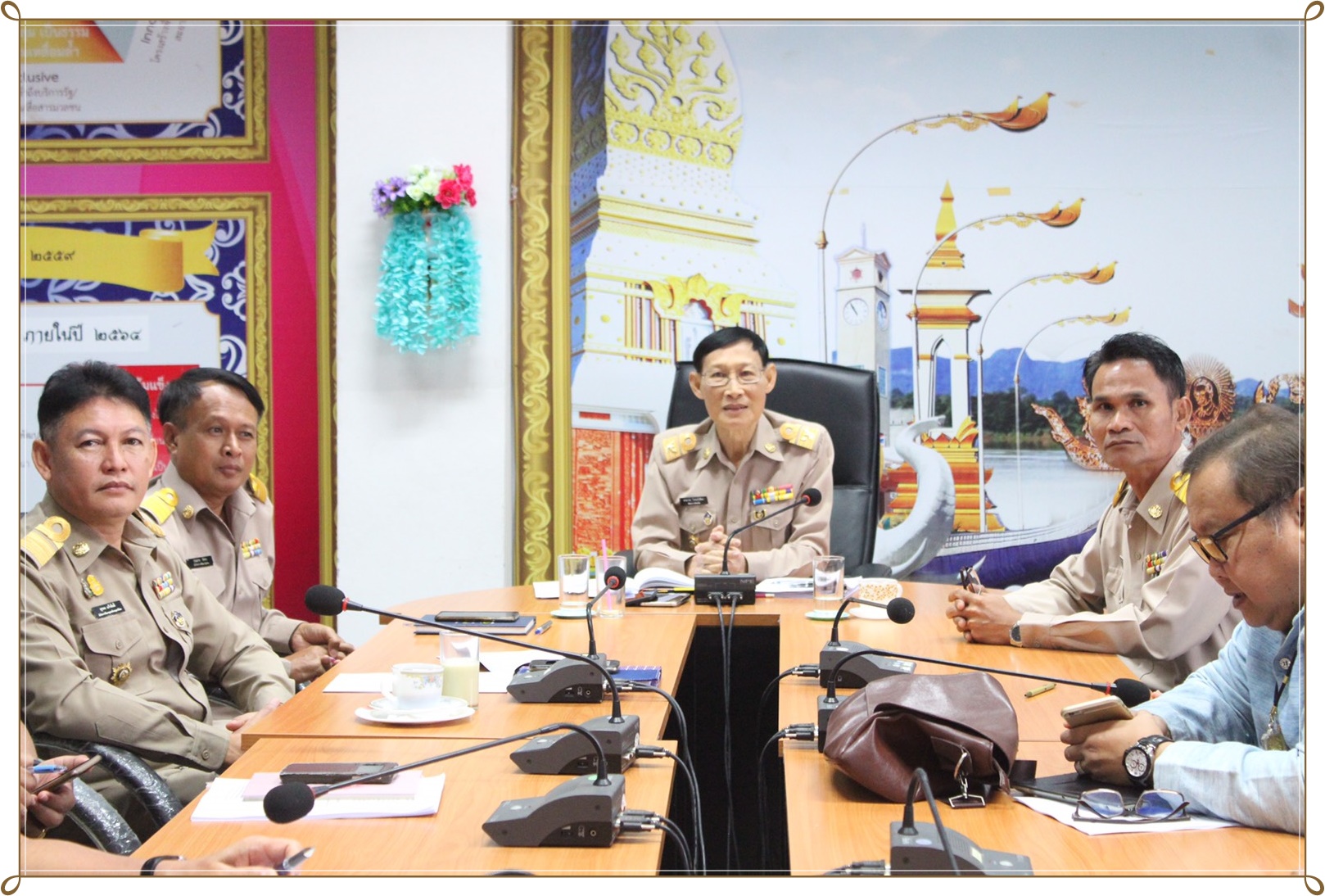 (18-11-62) พช.นครพนม ร่วมประชุม Morning Brief กรมการพัฒนาชุมชน ผ่านระบบ TV พช.