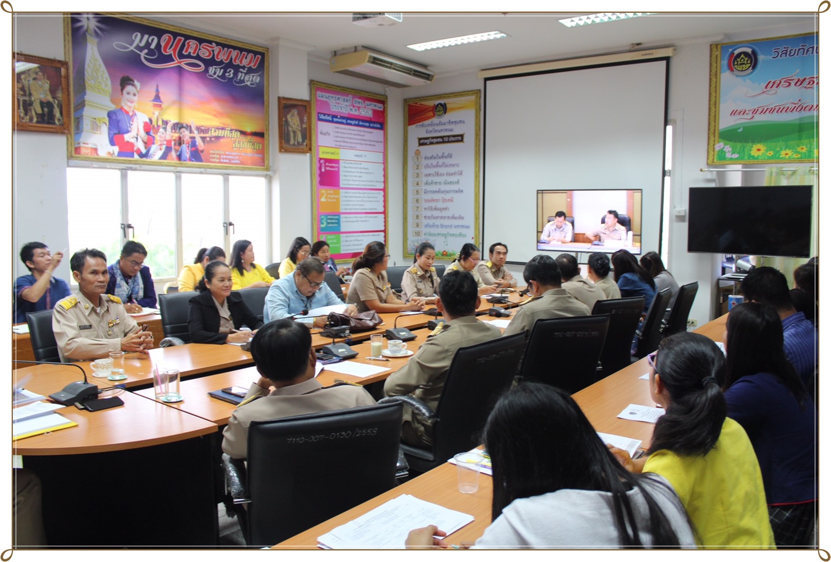 (18-11-62) พช.นครพนม ร่วมประชุม Morning Brief กรมการพัฒนาชุมชน ผ่านระบบ TV พช.