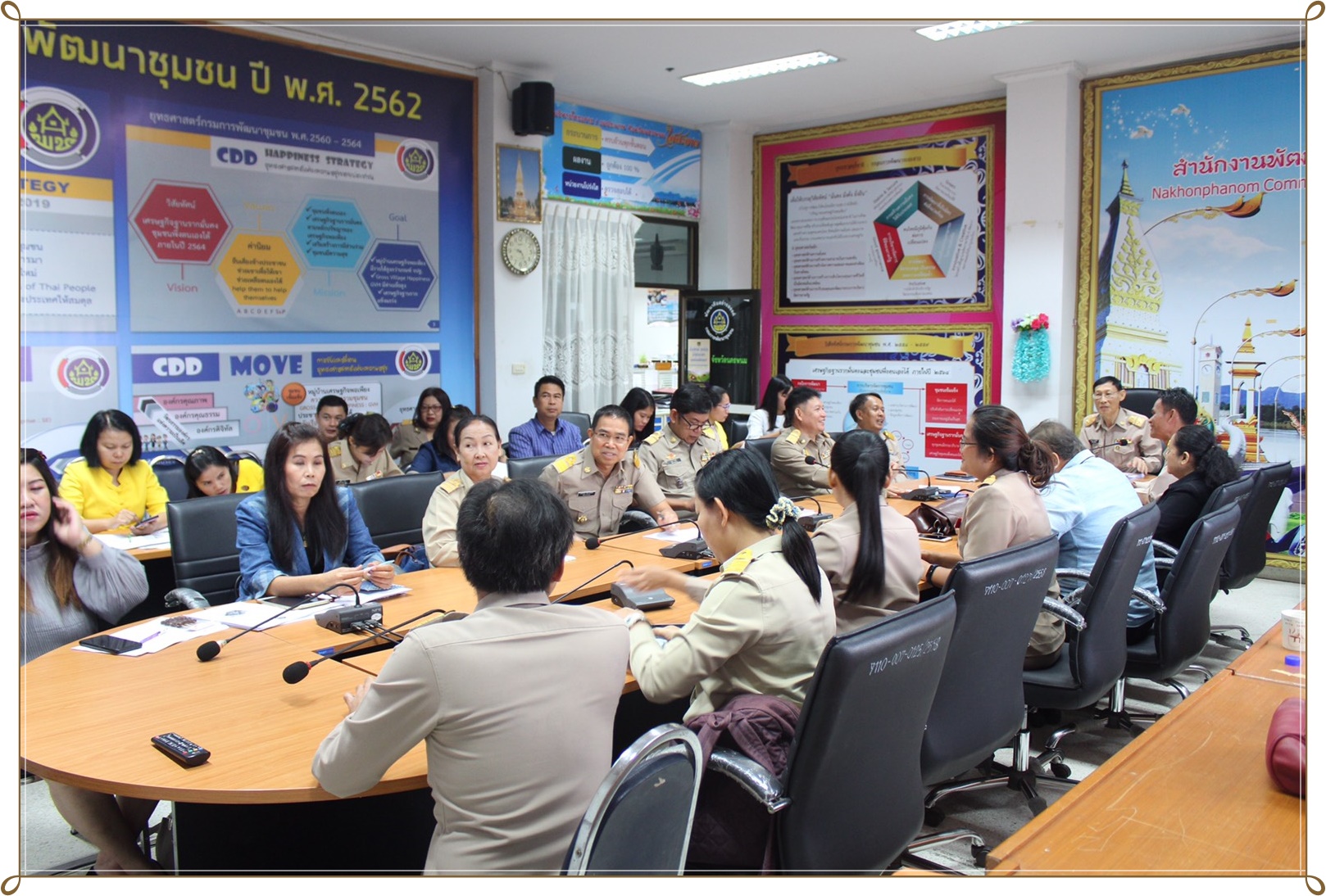 (18-11-62) พช.นครพนม ร่วมประชุม Morning Brief กรมการพัฒนาชุมชน ผ่านระบบ TV พช.