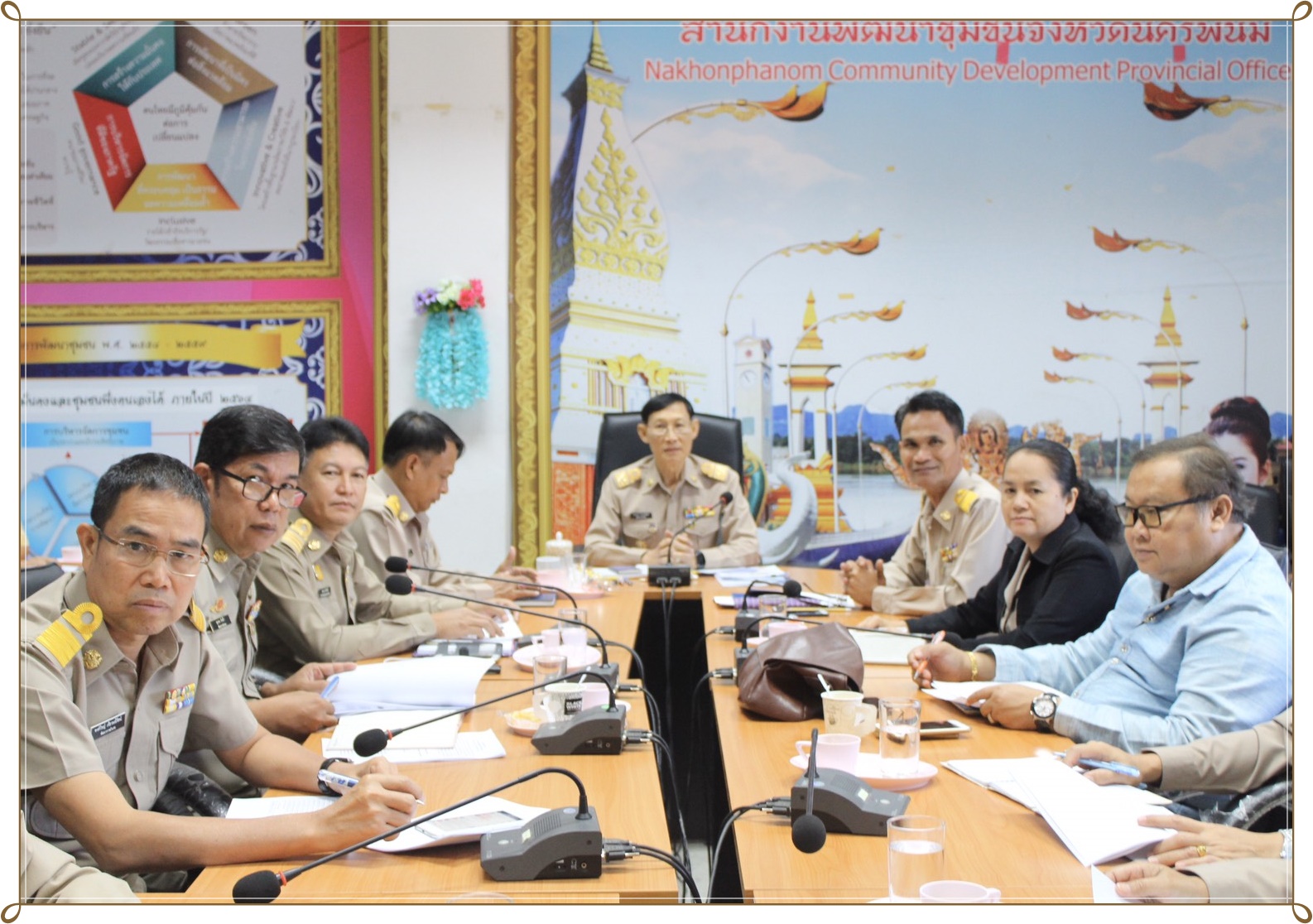 (18-11-62) พช.นครพนม ขับเคลื่อนงานตลาดประชารัฐ