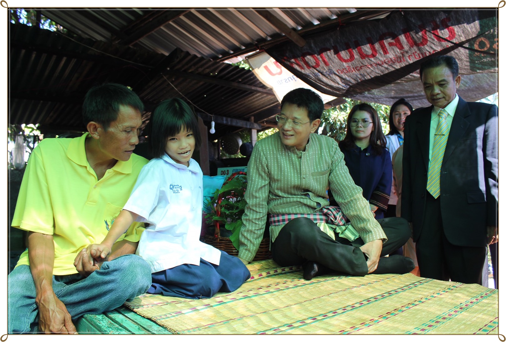 (20-11-2562) จ.นครพนม ไม่ทิ้งใครไว้ข้างหลัง!.. ขับเคลื่อนโครงการแก้ไขปัญหาความยากจนเชิงบูรณาการ ปี 2563 “นครพนม สร้างสังคมอุดมสุข” อ.บ้านแพง
