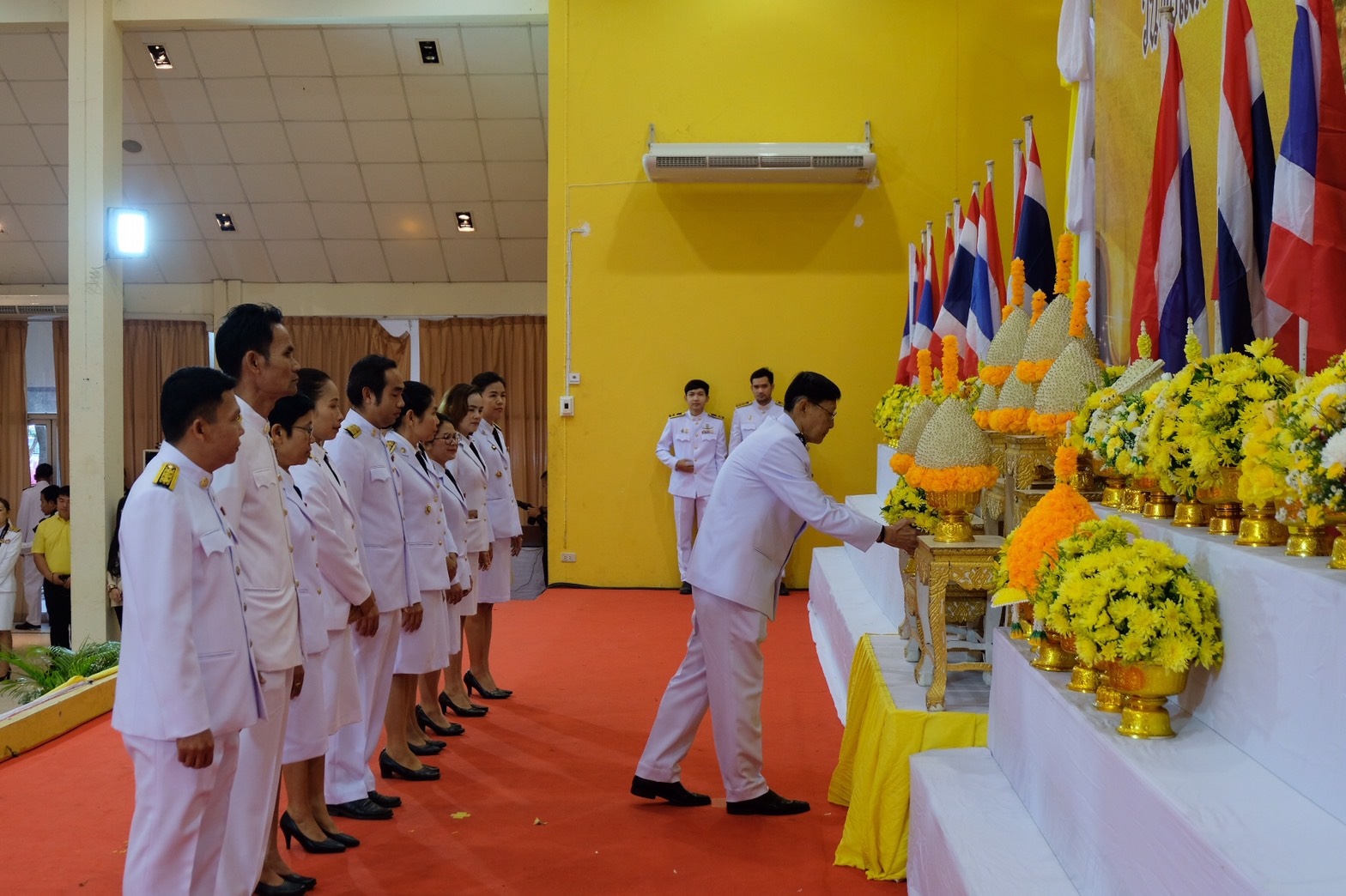 5 ธ.ค. 2562 พช.นครพนม –>พิธีถวายพานพุ่มดอกไม้และถวายบังคม “วันพ่อแห่งชาติ 5 ธันวาคม”