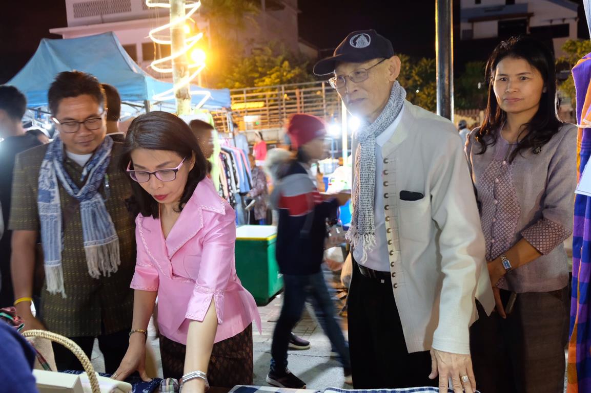 27 ธ.ค. 2562 พจ.นครพนม เยี่ยมชมงาน OTOP of LOVE คุณค่าแห่งรัก