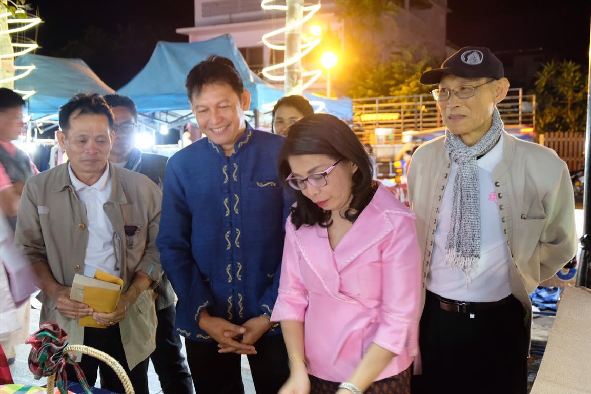 27 ธ.ค. 2562 พจ.นครพนม เยี่ยมชมงาน OTOP of LOVE คุณค่าแห่งรัก