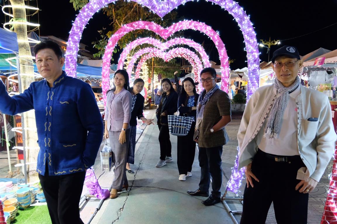 27 ธ.ค. 2562 พจ.นครพนม เยี่ยมชมงาน OTOP of LOVE คุณค่าแห่งรัก