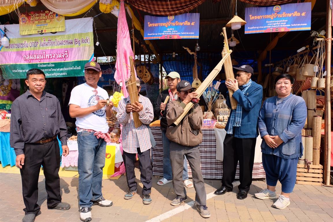 6 ก.พ. 2563 พจ.นครพนม ตรวจเยี่ยม ให้กำลังใจแก่ผู้ประกอบการสินค้าชุมชน/OTOP ในงานนมัสการองค์พระธาตุพนม