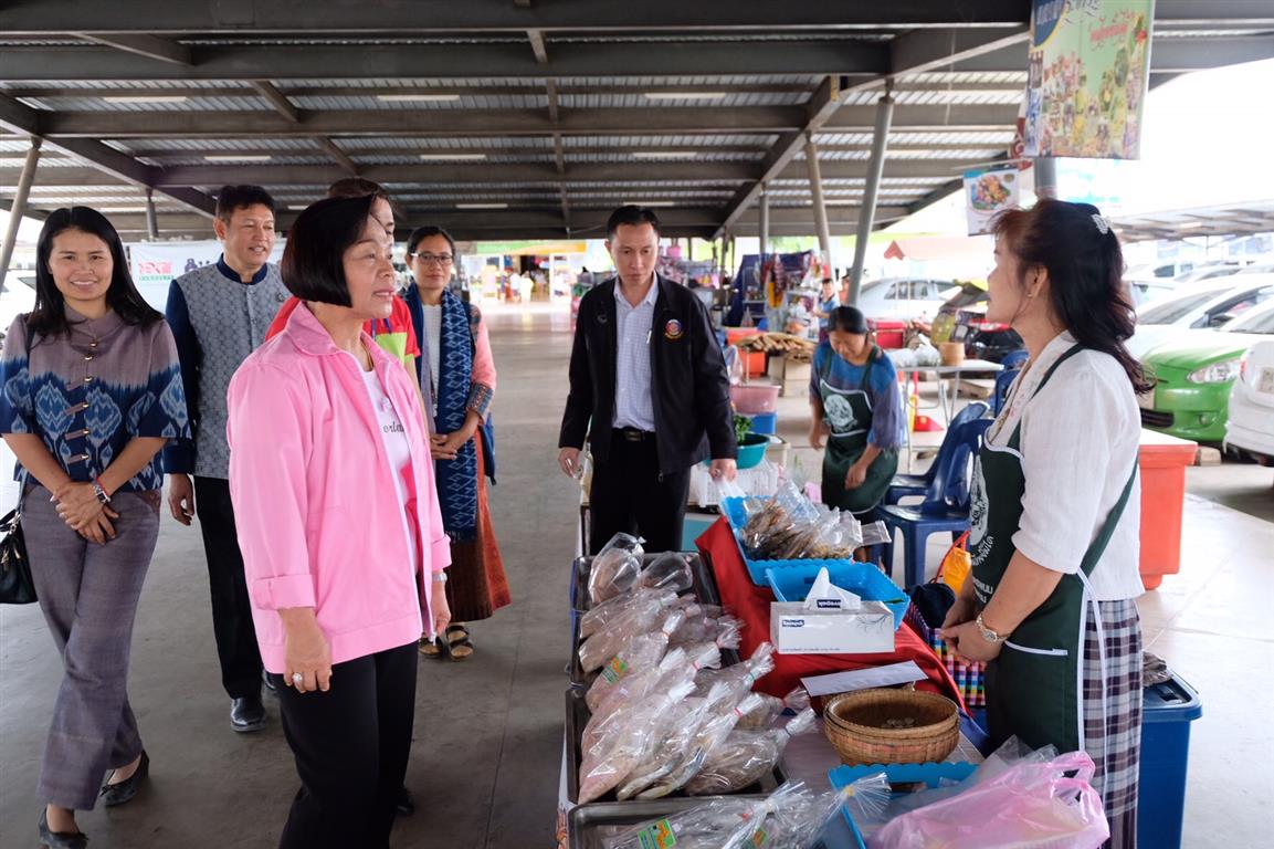 9 ก.พ. 2563 รองอธิบดีกรมการพัฒนาชุมชน ติดตามการดำเนินโครงการ “ตลาดอะเมซิ่ง ของกินของใช้ ของดีทั่วไทย”