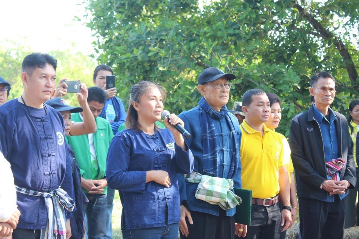 25 ก.พ. 2563 พช.นครพนม “เอามื้อ โคก-หนอง-นา โมเดล จอบแรก ลงแขกสามัคคี”
