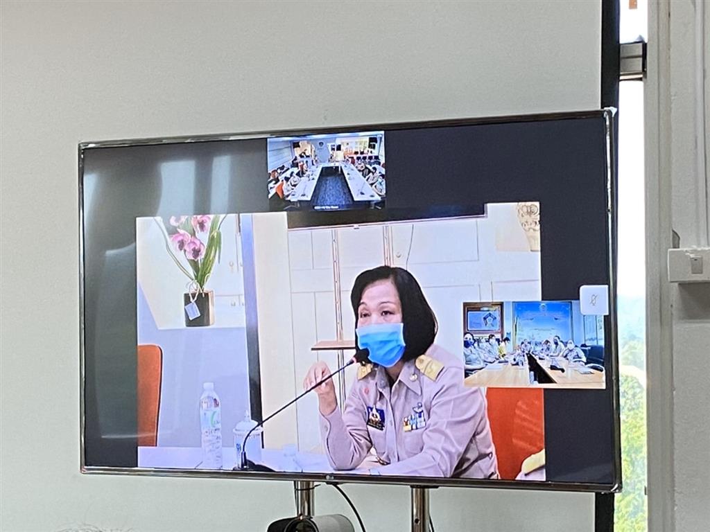 27 เม.ย. 2563 พช.นครพนม ร่วมประชุมแนวทางการดำเนินโครงการพัฒนาคุณภาพชีวิตระดับครัวเรือนแบบบูรณาการเชิงพื้นที่ และแนวทางการดำเนินงานแผนขับเคลื่อนปฏิบัติการ 90 วัน “ปลูกผักสวนครัว เพื่อสร้างความมั่นคงทางอาหาร” ผ่านระบบวีดิทัศน์ทางไกล (video conference)