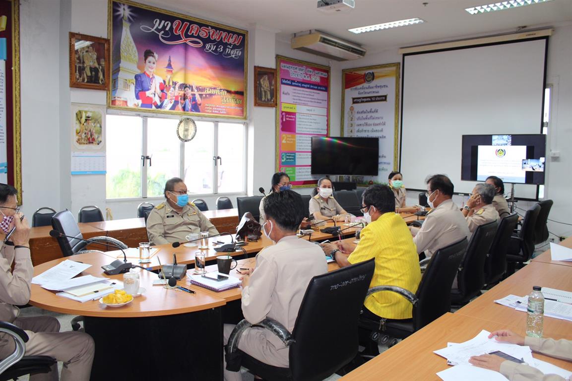 27 เม.ย. 2563 พช.นครพนม ร่วมประชุมแนวทางการดำเนินโครงการพัฒนาคุณภาพชีวิตระดับครัวเรือนแบบบูรณาการเชิงพื้นที่ และแนวทางการดำเนินงานแผนขับเคลื่อนปฏิบัติการ 90 วัน “ปลูกผักสวนครัว เพื่อสร้างความมั่นคงทางอาหาร” ผ่านระบบวีดิทัศน์ทางไกล (video conference)
