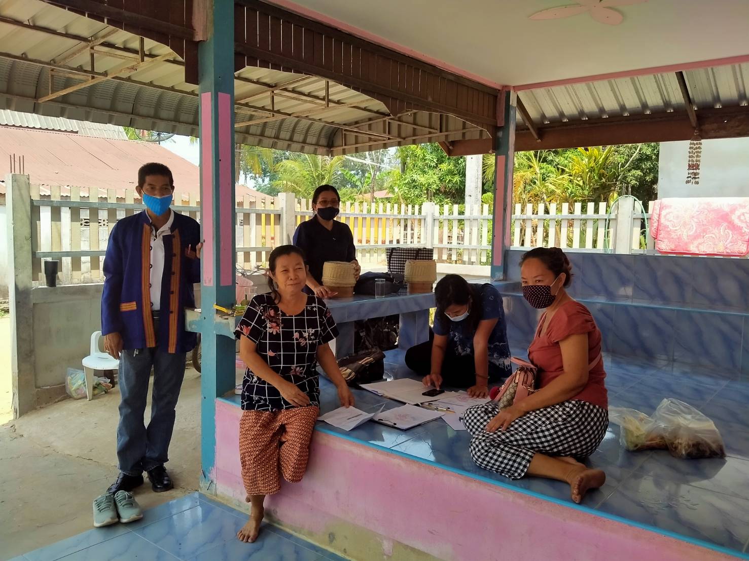 1 พ.ค. 2563 พช.นครพนม ติดตามการดำเนินงานกองทุนพัฒนาบทบาทสตรีอำเภอบ้านแพง