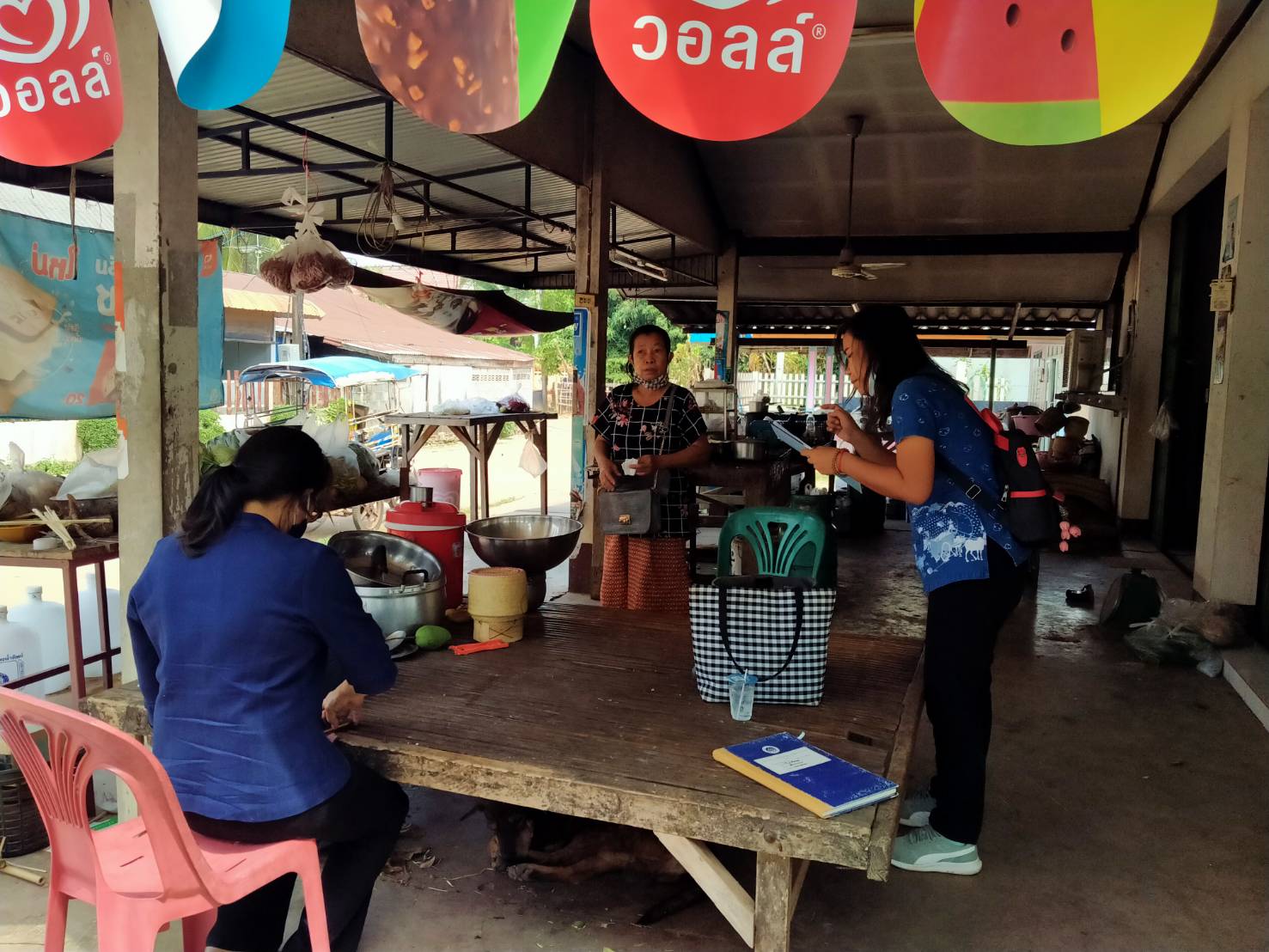 1 พ.ค. 2563 พช.นครพนม ติดตามการดำเนินงานกองทุนพัฒนาบทบาทสตรีอำเภอบ้านแพง