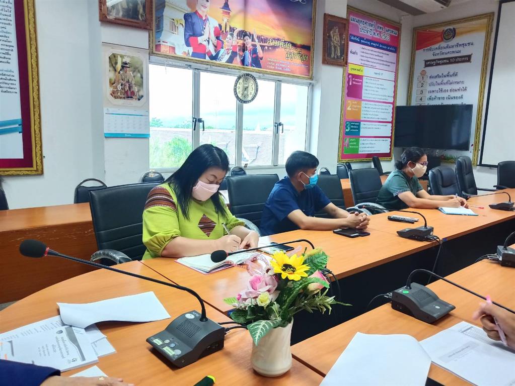 17 มิ.ย. 2563 พช.นครพนม ประชุมติดตามกองทุนพัฒนาบทบาทสตรี ผ่านระบบวีดิทัศน์ทางไกล (Video Conference)