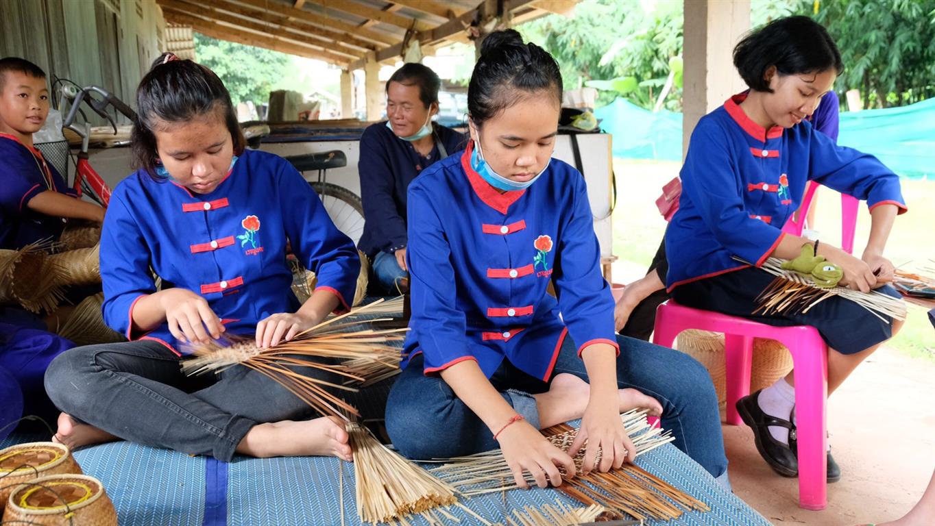 15 ก.ค. 2563 นครพนม ดำเนินกิจกรรมการประกวดหมู่บ้านเศรษฐกิจพอเพียง และคัดสรรกิจกรรมพัฒนาชุมชนดีเด่น 2563