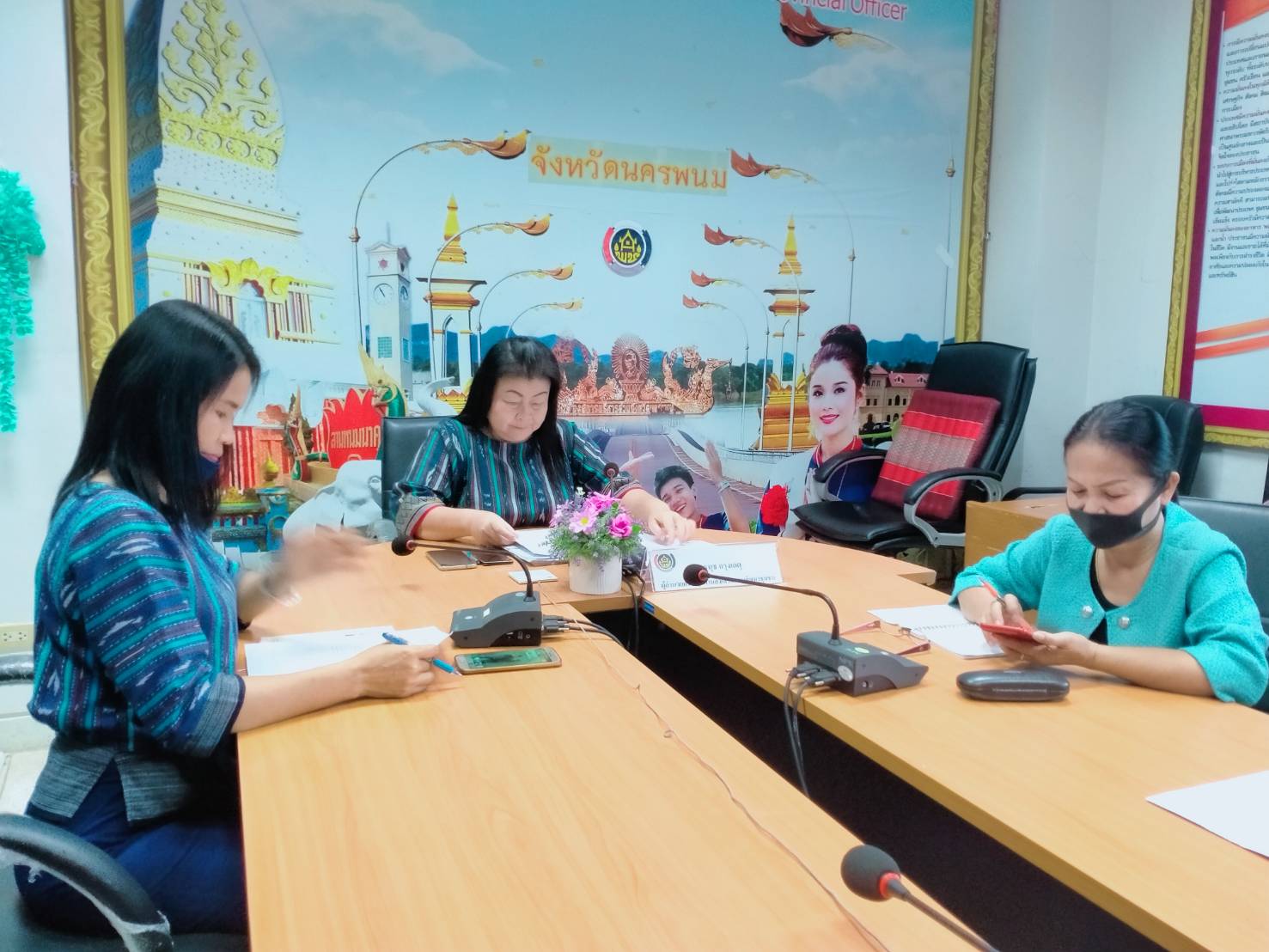 13 ส.ค. 2563 พช.นครพนม รับฟังการประชุมชี้แจงการจัดเก็บข้อมูลความเป็นอยู่ของคนไทยในปัจจุบัน