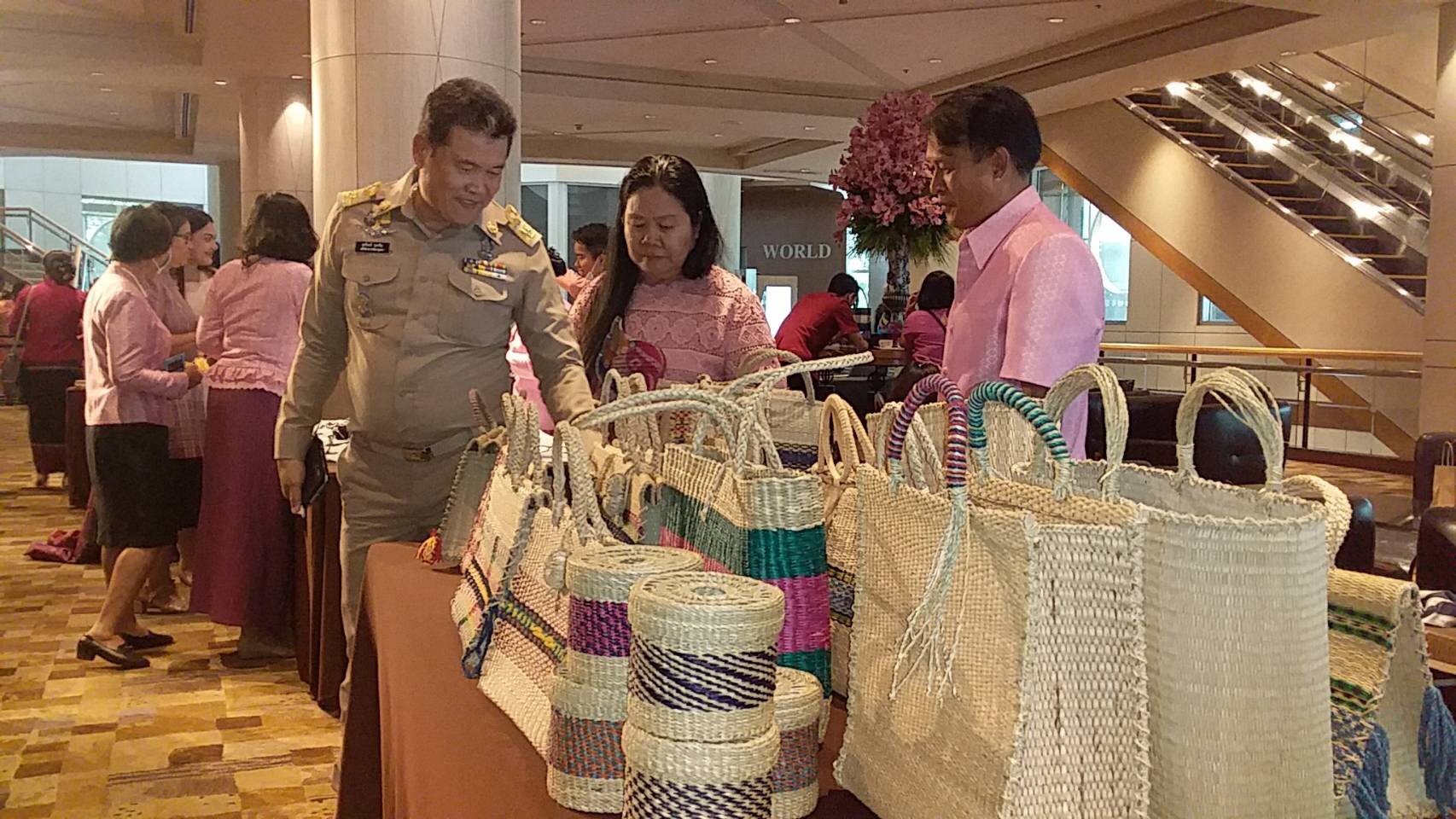 21 ก.ย. 2563 พช.นครพนม ร่วมงานคนกองทุนพัฒนาบทบาทสตรีดีเด่น ประจำปี 2563