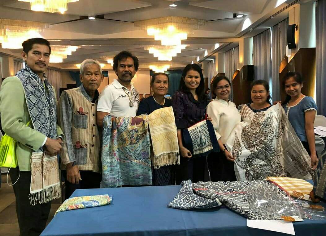 16 ต.ค. 2563 กรมการพัฒนาชุมชน ดำเนินโครงการสืบสานภูมิปัญญา OTOP ผ้าไทย และเผยแพร่อัตลักษณ์ผ้าแห่งสยาม
