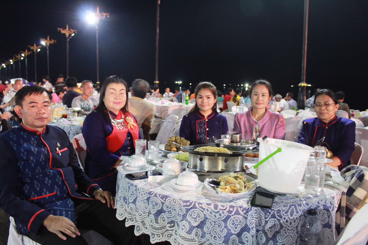 2 ต.ค. 2563 พช.นครพนม ร่วมพิธีเปิด “มหกรรมไหลเรือไฟนครพนม 2563”