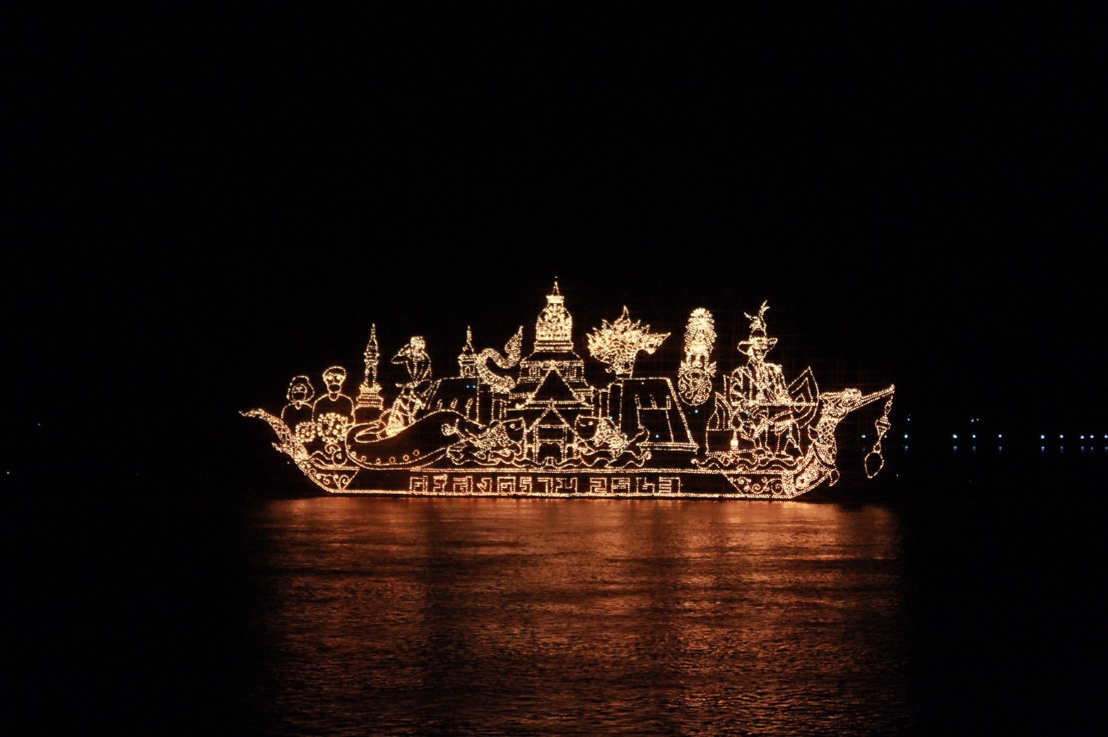 2 ต.ค. 2563 พช.นครพนม ร่วมพิธีเปิด “มหกรรมไหลเรือไฟนครพนม 2563”