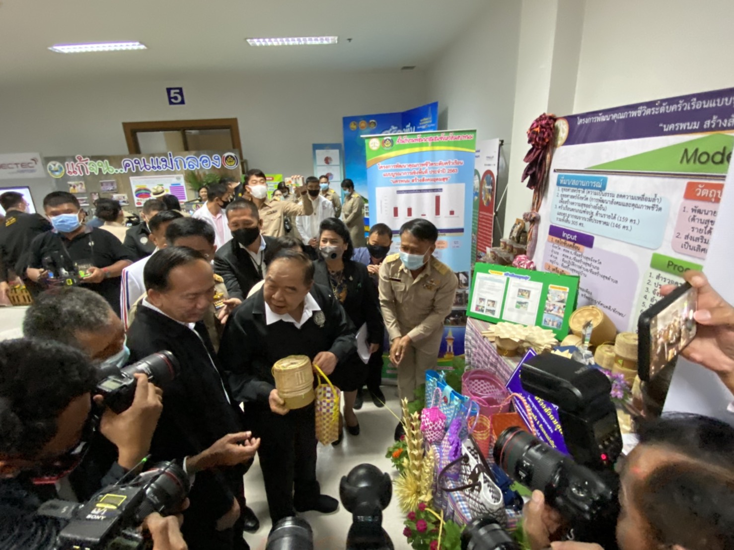 9 ต.ค. 2563 พช.นครพนม ร่วมประชุมชี้แจงดำเนินการแก้ไขปัญหาความยากจนและความเหลื่อมล้ำในระดับพื้นที่ โดยใช้ระบบบริหารจัดการข้อมูลการพัฒนาคนแบบชี้เป้า