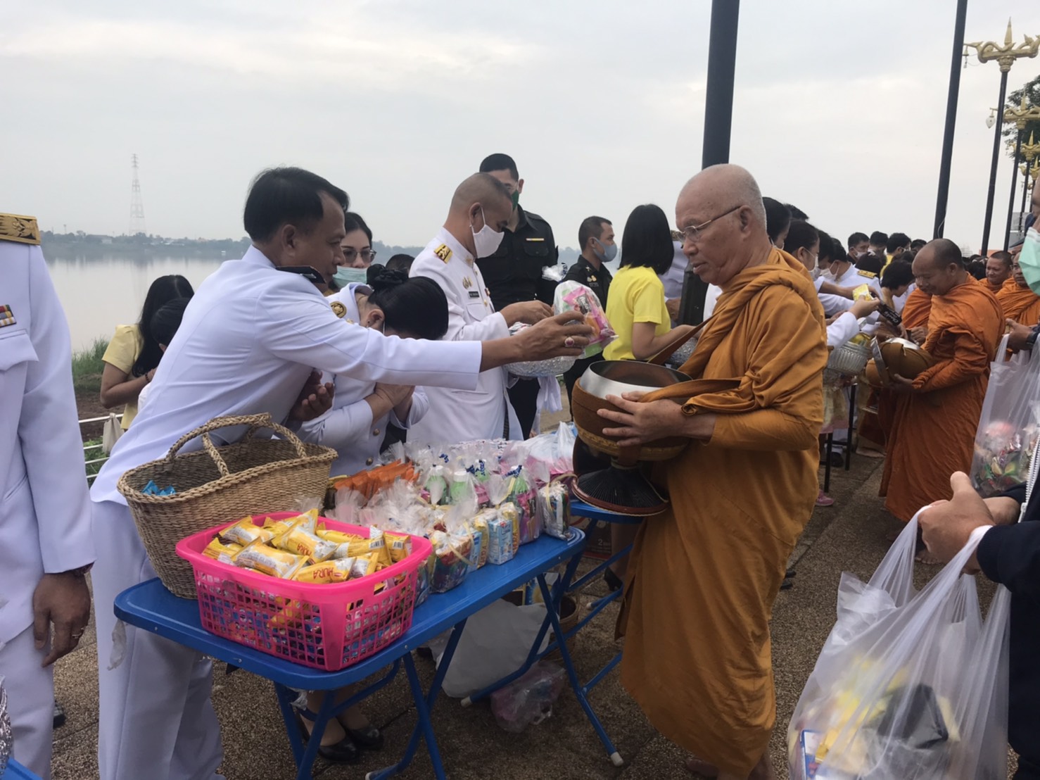 13 ต.ค. 2563 พช.นครพนม ร่วมพิธีบำเพ็ญกุศลและพิธีน้อมรำลึกในวันคล้ายวันสวรรคตพระบาทสมเด็จพระบรมชนกาธิเบศร มหาภูมิพลอดุลยเดชมหาราช บรมนาถบพิตร 13 ตุลาคม