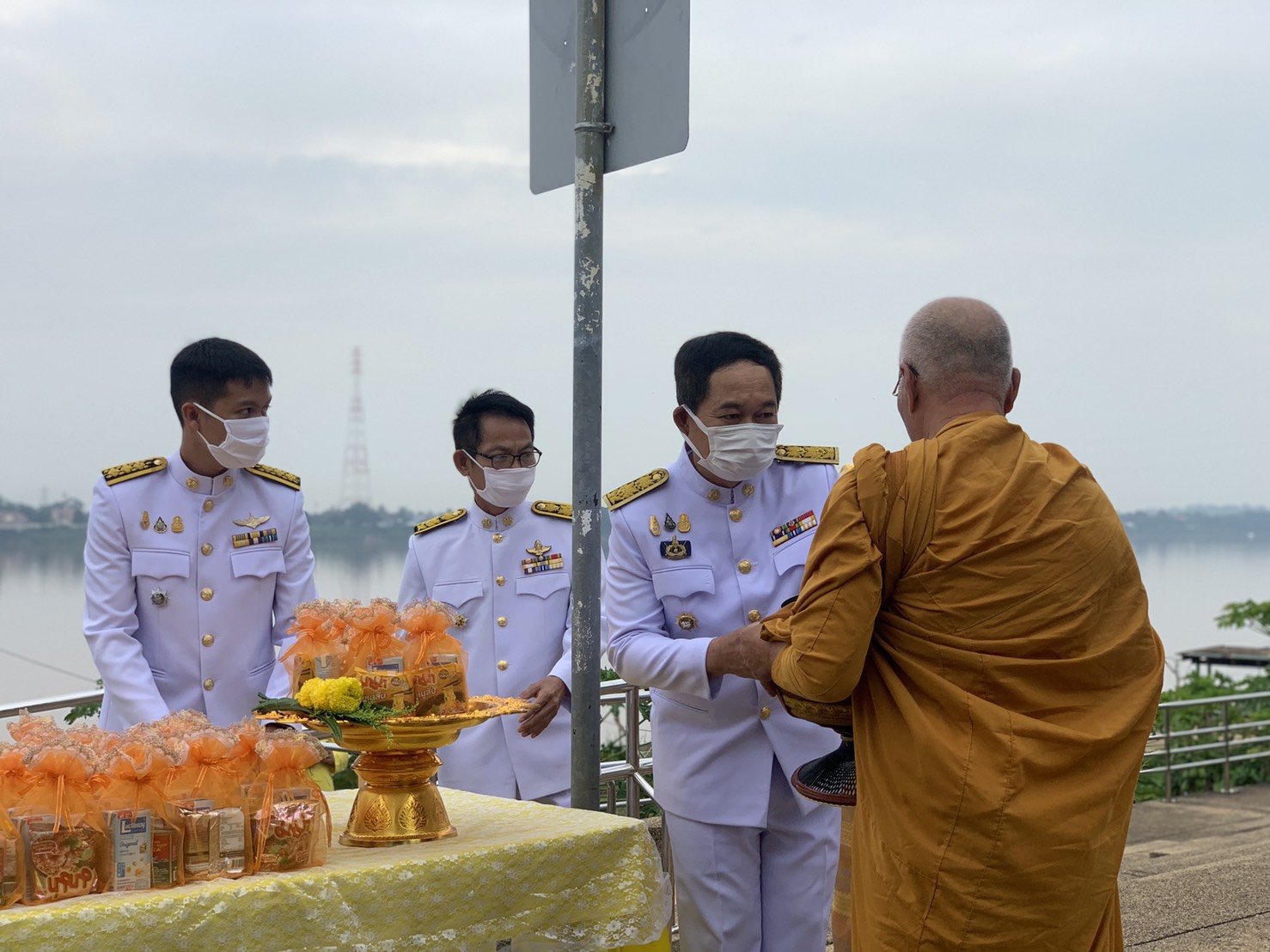13 ต.ค. 2563 พช.นครพนม ร่วมพิธีบำเพ็ญกุศลและพิธีน้อมรำลึกในวันคล้ายวันสวรรคตพระบาทสมเด็จพระบรมชนกาธิเบศร มหาภูมิพลอดุลยเดชมหาราช บรมนาถบพิตร 13 ตุลาคม