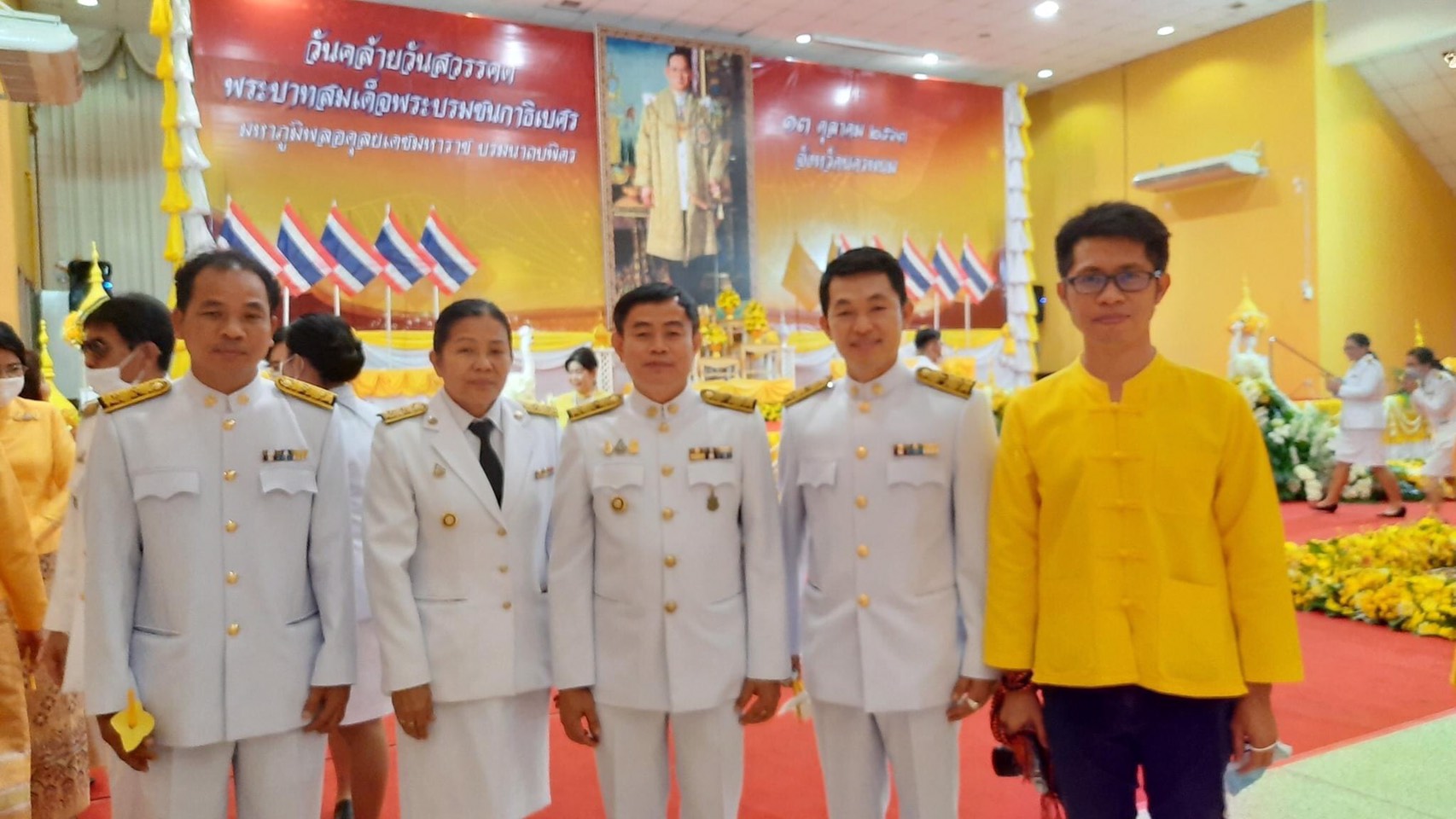 13 ต.ค. 2563 พช.นครพนม ร่วมพิธีจุดเทียนเพื่อน้อมรำลึกในพระมหากรุณาธิคุณพระบาทสมเด็จพระบรมชนกาธิเบศร มหาภูมิพลอดุลยเดชมหาราช บรมนาถบพิตร