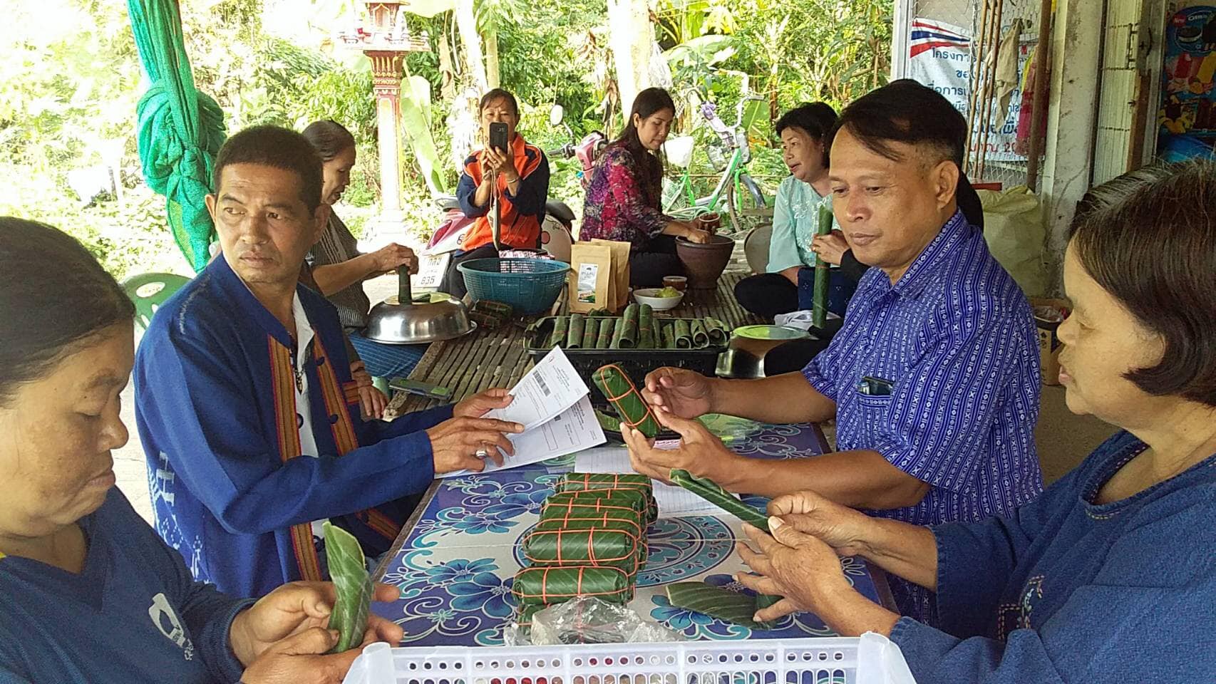 6 พ.ย. 2563 สำนักงานเลขานุการคณะอนุกรรมการบริหารกองทุนพัฒนาบทบาทสตรีระดับจังหวัด จังหวัดนครพนม ติดตาม การดำเนินงานเงินทุนหมุนเวียนกลุ่มอาชีพ ในพื้นที่อำเภอบ้านแพง จังหวัดนครพนม
