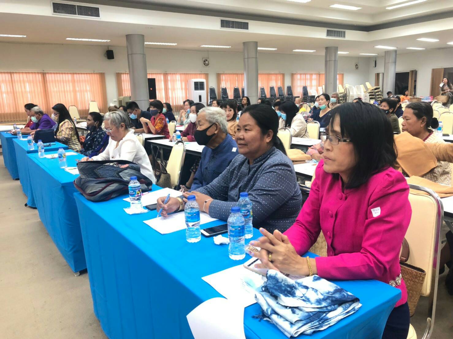 25 พ.ย. 2563 ประชุมชี้เเจงการคัดเลือกผู้ผลิต ผู้ประกอบการ OTOP ร่วมจัดเเสดงเเละจำหน่ายผลิตภัณฑ์ OTOP ในงาน OTOP City 2020
