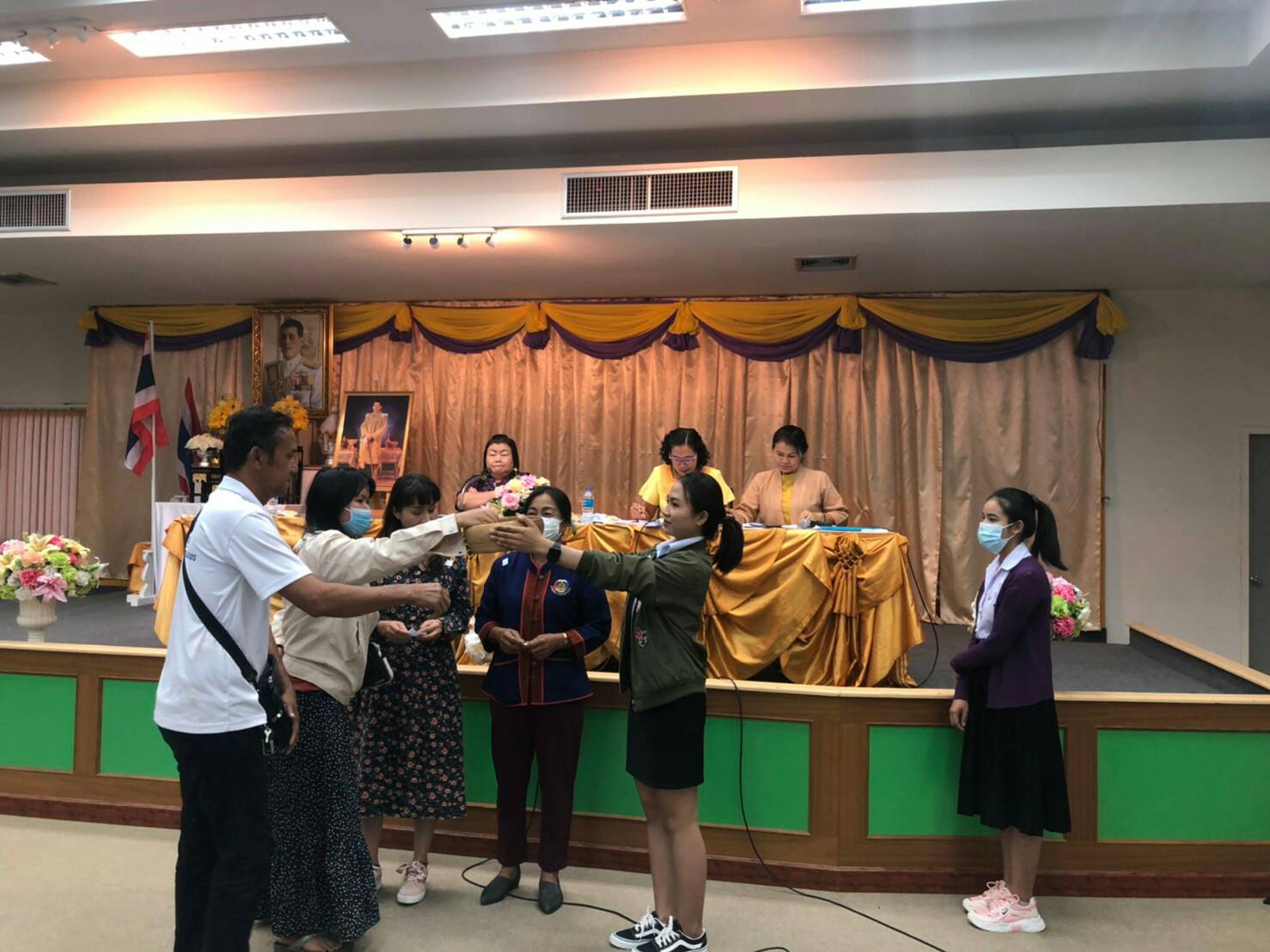 25 พ.ย. 2563 ประชุมชี้เเจงการคัดเลือกผู้ผลิต ผู้ประกอบการ OTOP ร่วมจัดเเสดงเเละจำหน่ายผลิตภัณฑ์ OTOP ในงาน OTOP City 2020
