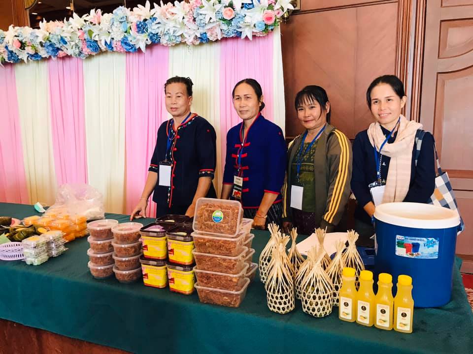 5 พ.ย. 2563 กรมการพัฒนาชุมชน จัดอบรมเชิงปฏิบัติการ ตามโครงการพัฒนาศักยภาพชุมชนท่องเที่ยว OTOP นวัตวิถี กิจกรรมยกระดับและพัฒนาผลิตภัณฑ์เพื่อจำหน่ายให้นักท่องเที่ยว (ผลิตภัณฑ์คลัสเตอร์อาหาร)