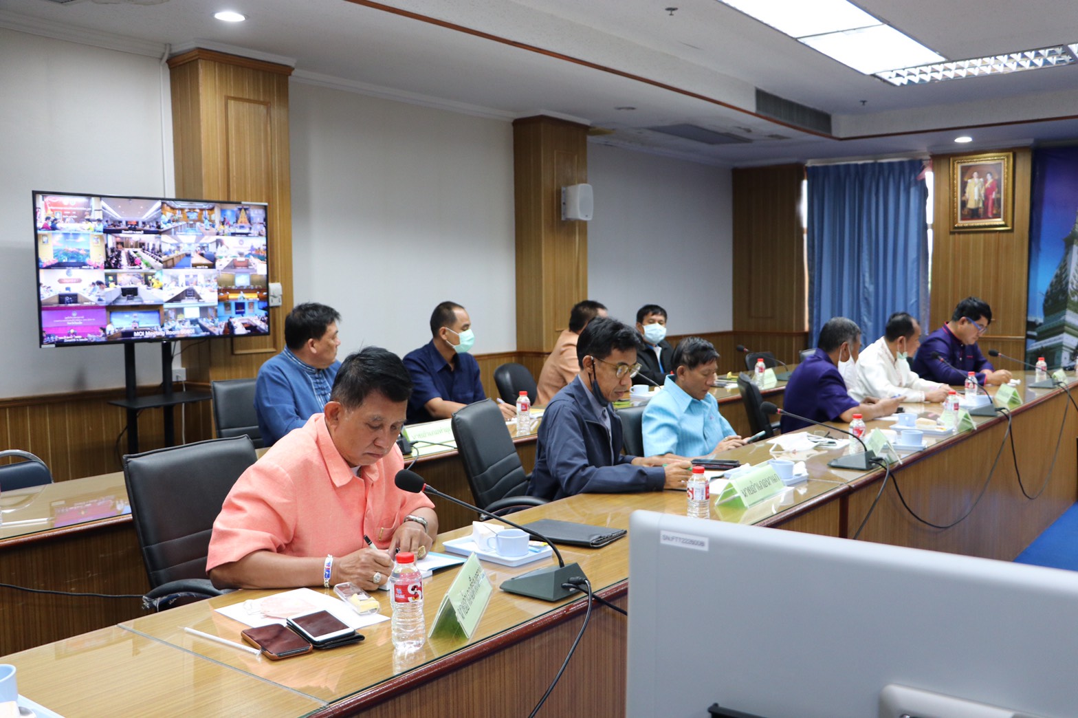 6 พ.ย. 2563 พช.นครพนม ร่วมการประชุมมอบนโยบายของรองนายกรัฐมนตรี และภารกิจสำคัญของกระทรวงมหาดไทย ประจำปีงบประมาณ พ.ศ. 2564 ผ่านระบบวีดิทัศน์ทางไกล (VDO Conference)