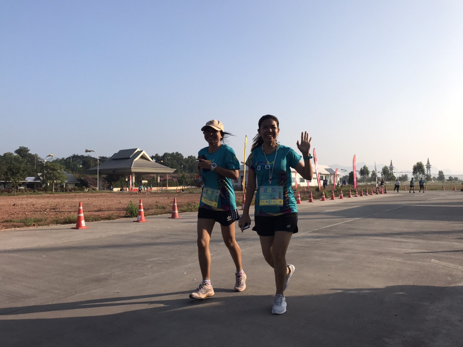 8 พ.ย. 2563 พช.นครพนม ร่วมกิจกรรมเดิน-วิ่ง ข้ามโขง “นครพนม-คำม่วน” ครั้งที่ 3 ประจำปี 2563