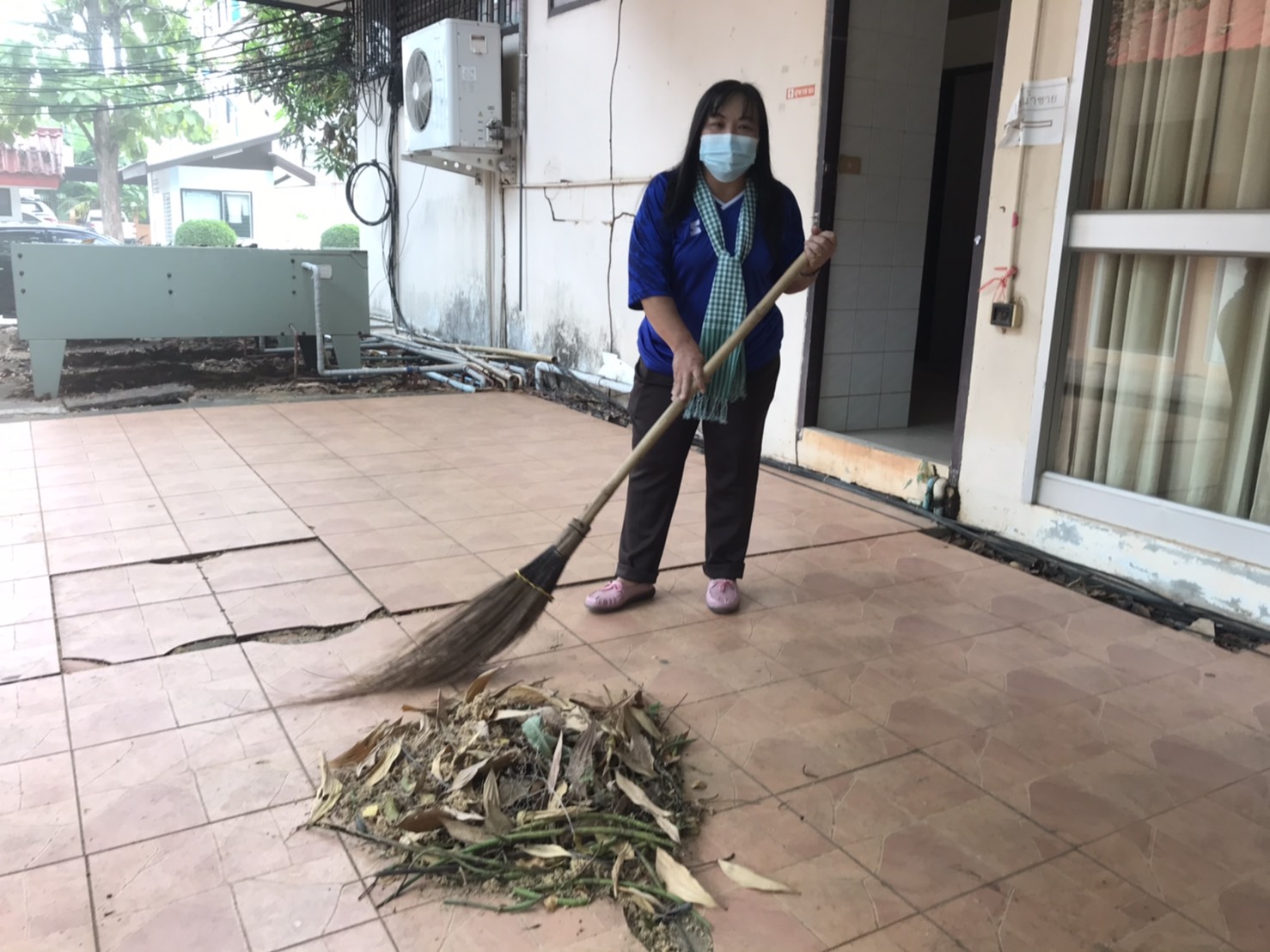 11 พ.ย. 2563 ~พช.นครพนม ร่วมกิจกรรมทำความสะอาด “หน้าบ้าน น่ามอง”