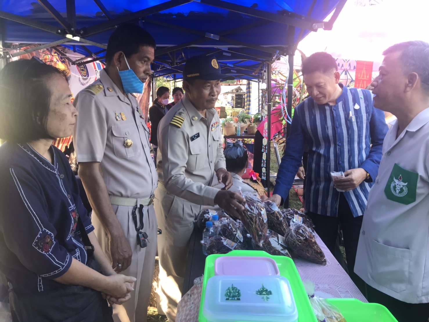 25 พ.ย. 2563 นครพนม ออกบริการจังหวัดเคลื่อนที่ฯ “บำบัดทุกข์ บำรุงสุข สร้างรอยยิ้มให้ประชาชน” ณ อำเภอบ้านแพง