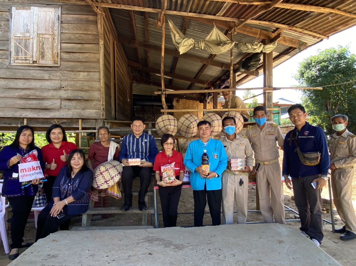 25 พ.ย. 2563 พช.นครพนม ขับเคลื่อนโครงการแก้ไขปัญหาความยากจนจังหวัดนครพนม ประจำปี 2564 ในพื้นที่ อ.บ้านแพง
