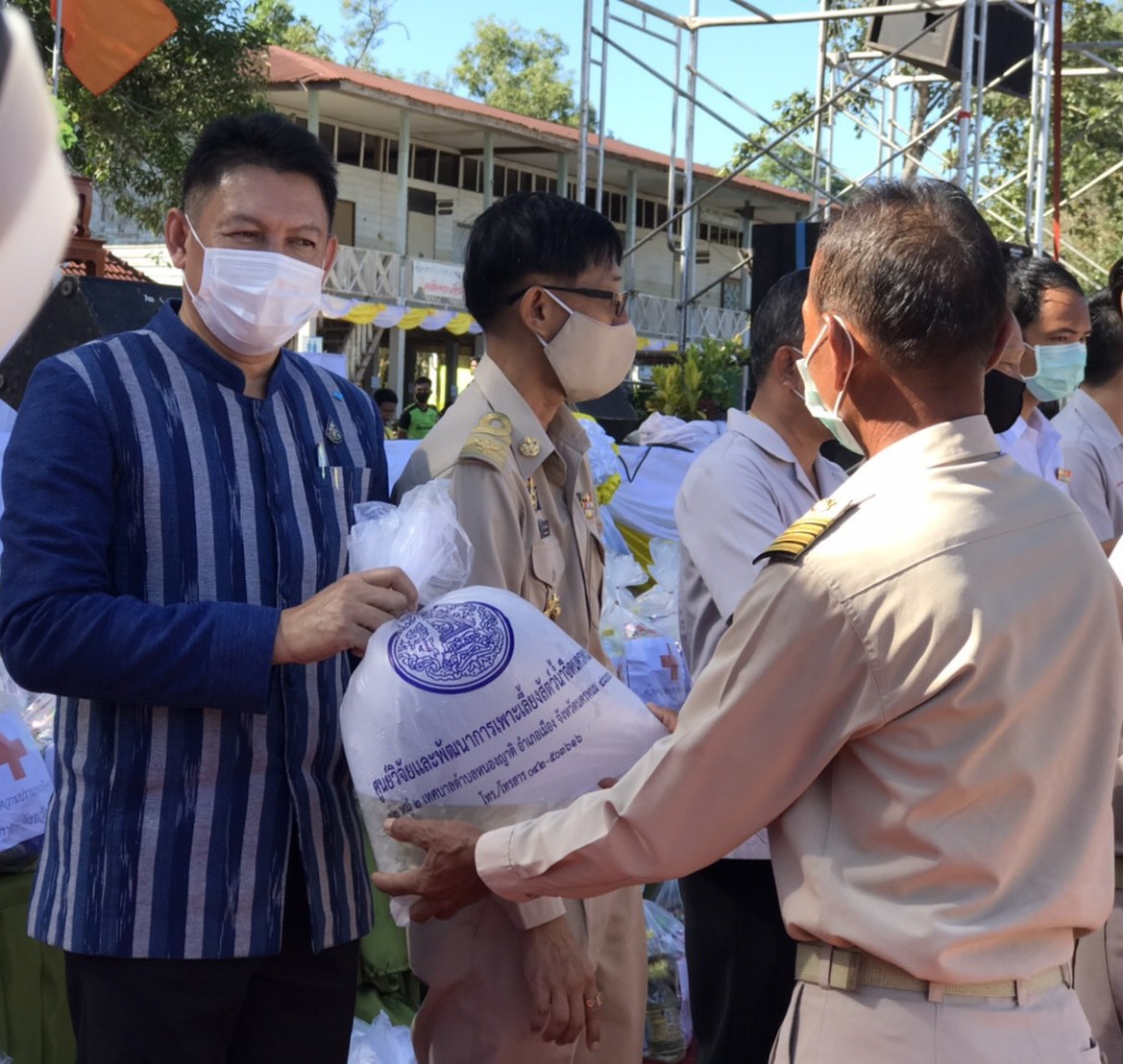 25 พ.ย. 2563 นครพนม ออกบริการจังหวัดเคลื่อนที่ฯ “บำบัดทุกข์ บำรุงสุข สร้างรอยยิ้มให้ประชาชน” ณ อำเภอบ้านแพง