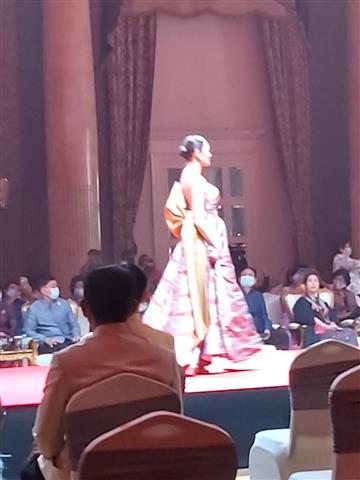 พช.นครพนม ร่วมพิธีงานกาล่าไนท์ ตามโครงการสืบสานภูมิปัญญา OTOP ผ้าไทย และเผยแพร่อัตลักษณ์ผ้าแห่งสยาม