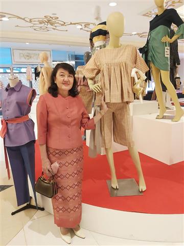 พช.นครพนม ร่วมพิธีงานกาล่าไนท์ ตามโครงการสืบสานภูมิปัญญา OTOP ผ้าไทย และเผยแพร่อัตลักษณ์ผ้าแห่งสยาม