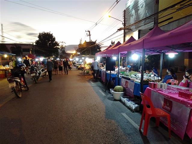 พช.นครพนม ดำเนินโครงการ OTOP เคลื่อนที่ (OTOP Mobile) ในกิจกรรมตลาดนัดออมสิน