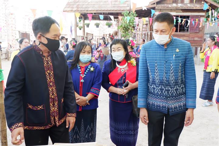 พช.นครพนม ร่วมเยี่ยมชมกิจกรรมส่งเสริมการท่องเที่ยววัฒนธรรม”รวมชนเผ่าไทนคร 8 ชนเผ่า 2 เชื้อชาติ”