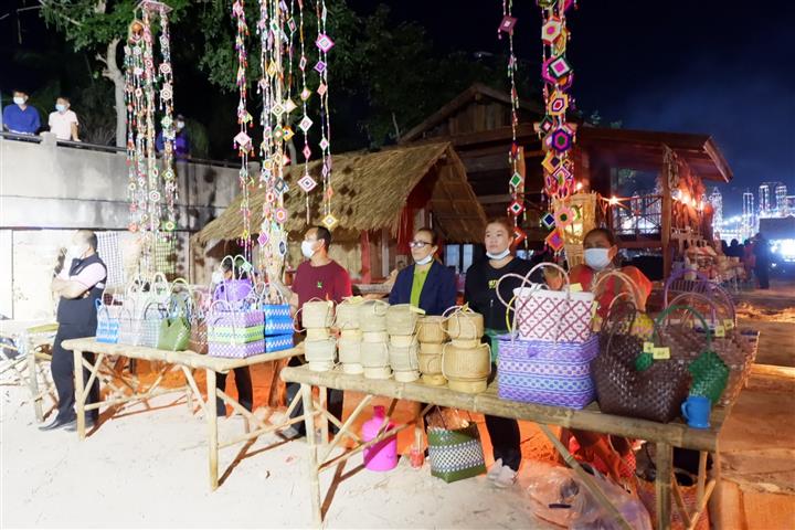 พช.นครพนม ร่วมเยี่ยมชมกิจกรรมส่งเสริมการท่องเที่ยววัฒนธรรม”รวมชนเผ่าไทนคร 8 ชนเผ่า 2 เชื้อชาติ”