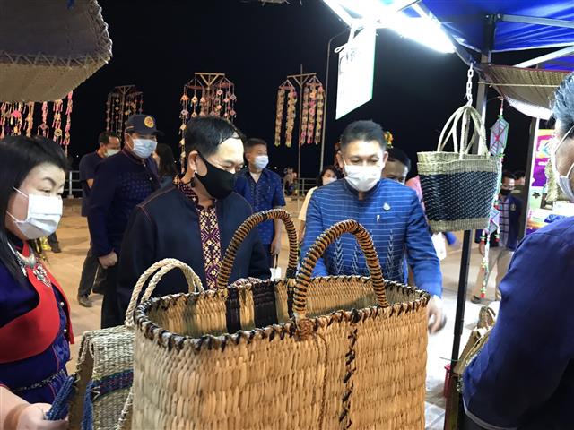 พช.นครพนม ร่วมเยี่ยมชมกิจกรรมส่งเสริมการท่องเที่ยววัฒนธรรม”รวมชนเผ่าไทนคร 8 ชนเผ่า 2 เชื้อชาติ”