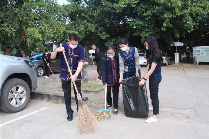 พช.นครพนม ร่วมกิจกรรมทำความสะอาด “หน้าบ้าน น่ามอง”