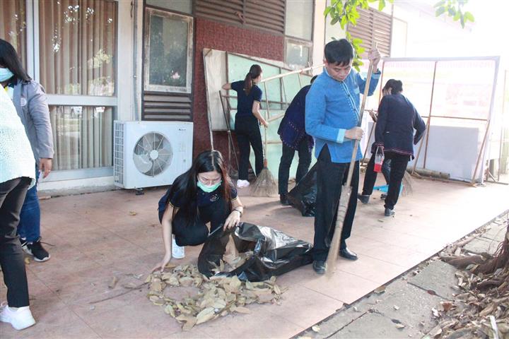 พช.นครพนม ร่วมกิจกรรมทำความสะอาด “หน้าบ้าน น่ามอง”